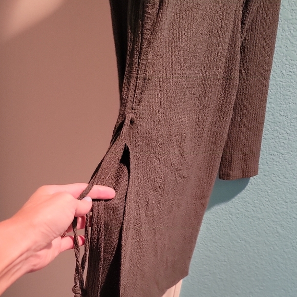 Elegant Long Sleeve Green Dress - Picture 3 of 5